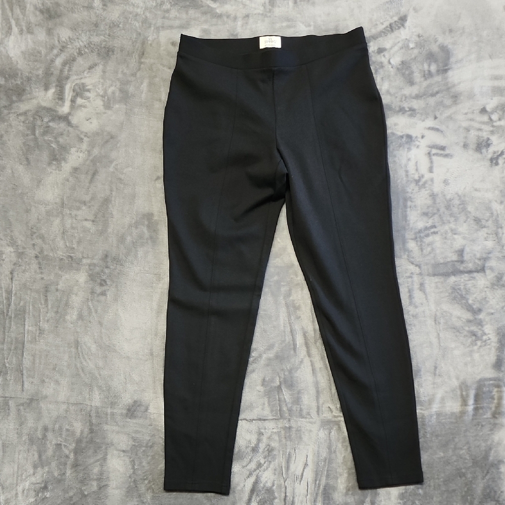 Chico's So slimming  Black pants Leggings sz 1(8)